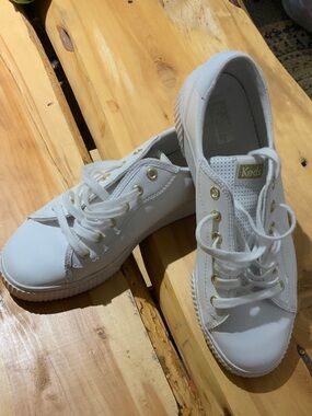 Keds White Low-Top Lace-Up Sneakers with Gold Eyelets Size 9